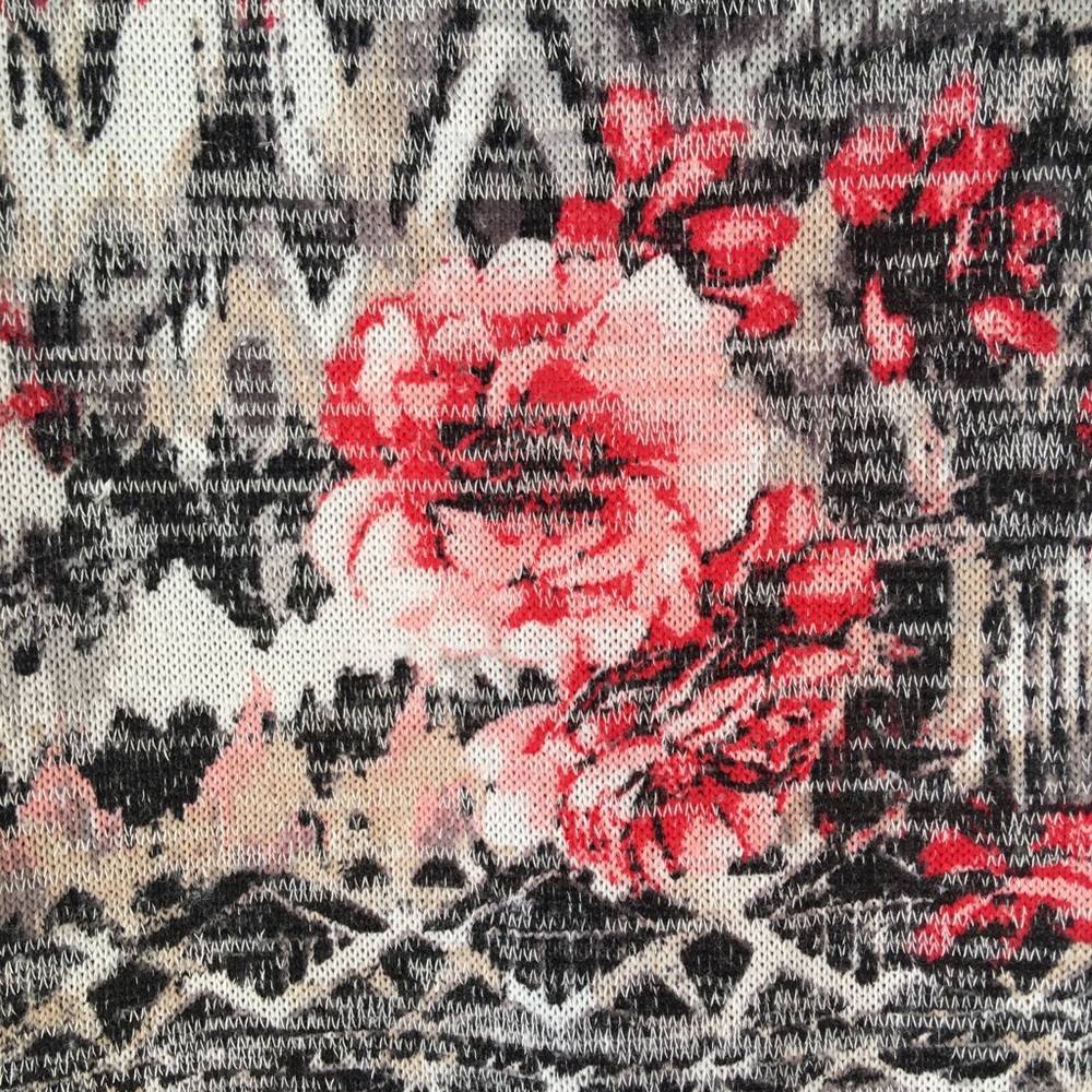 French Laundry Top Floral Size Small 3/4 sleeves V shaped hem - Picture 6 of 10